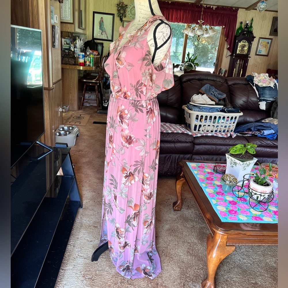 Woman’s beautiful Before You Collection long high low floral sheer long dress. - Picture 14 of 15